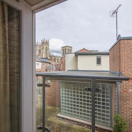 St Helen'S House With Minster Views Apartment York Bagian luar foto