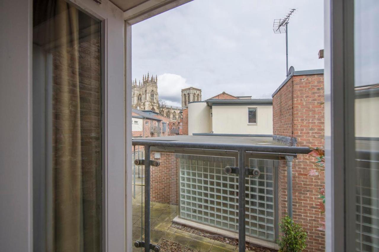 St Helen'S House With Minster Views Apartment York Bagian luar foto