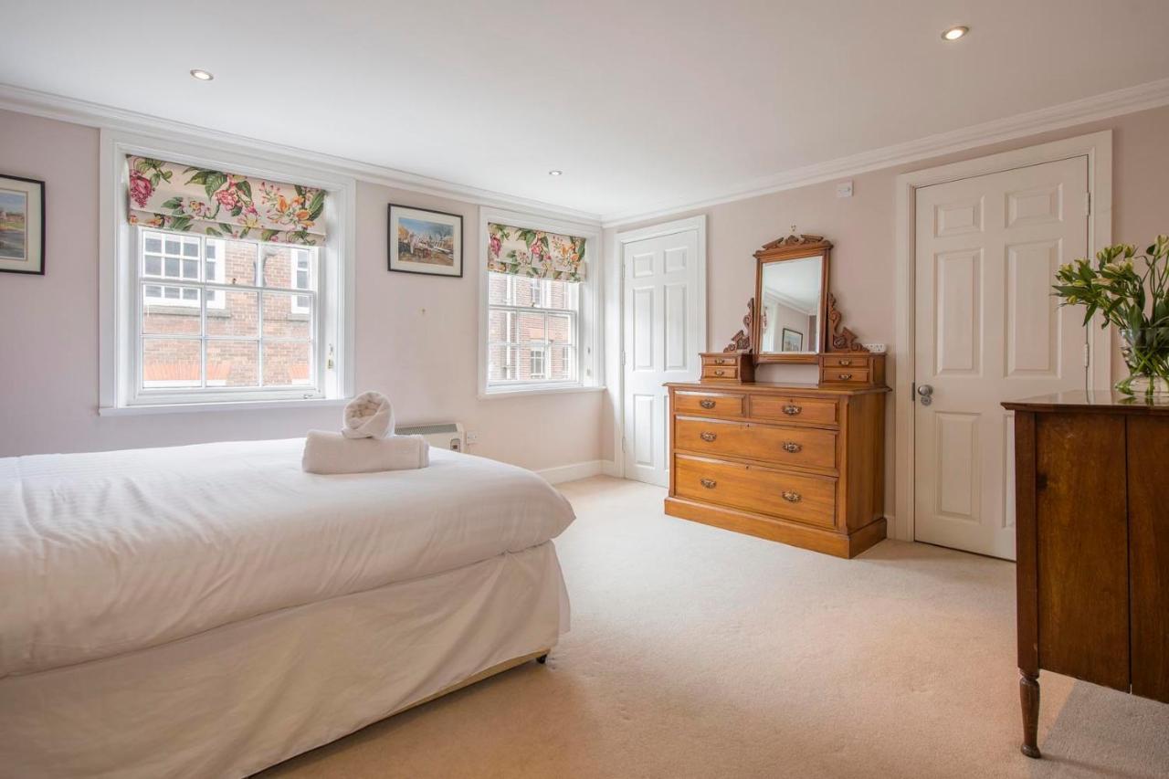 St Helen'S House With Minster Views Apartment York Bagian luar foto