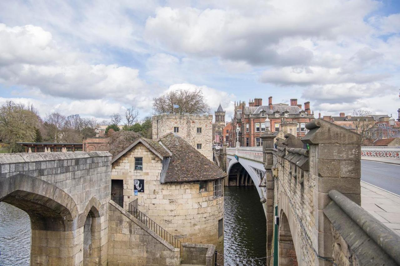 St Helen'S House With Minster Views Apartment York Bagian luar foto