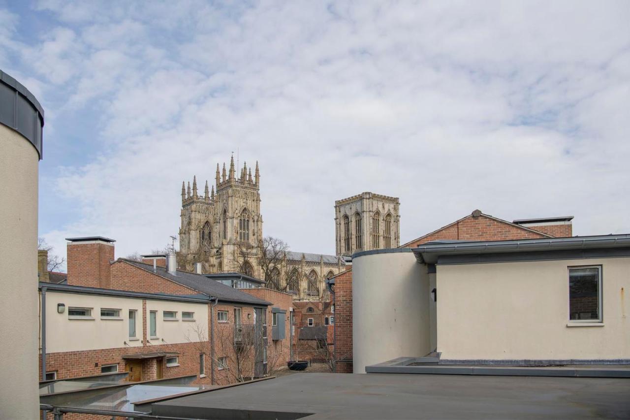 St Helen'S House With Minster Views Apartment York Bagian luar foto