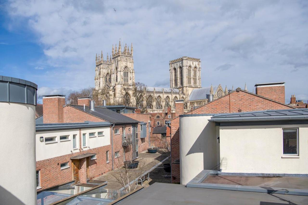 St Helen'S House With Minster Views Apartment York Bagian luar foto