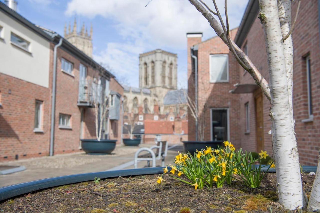 St Helen'S House With Minster Views Apartment York Bagian luar foto