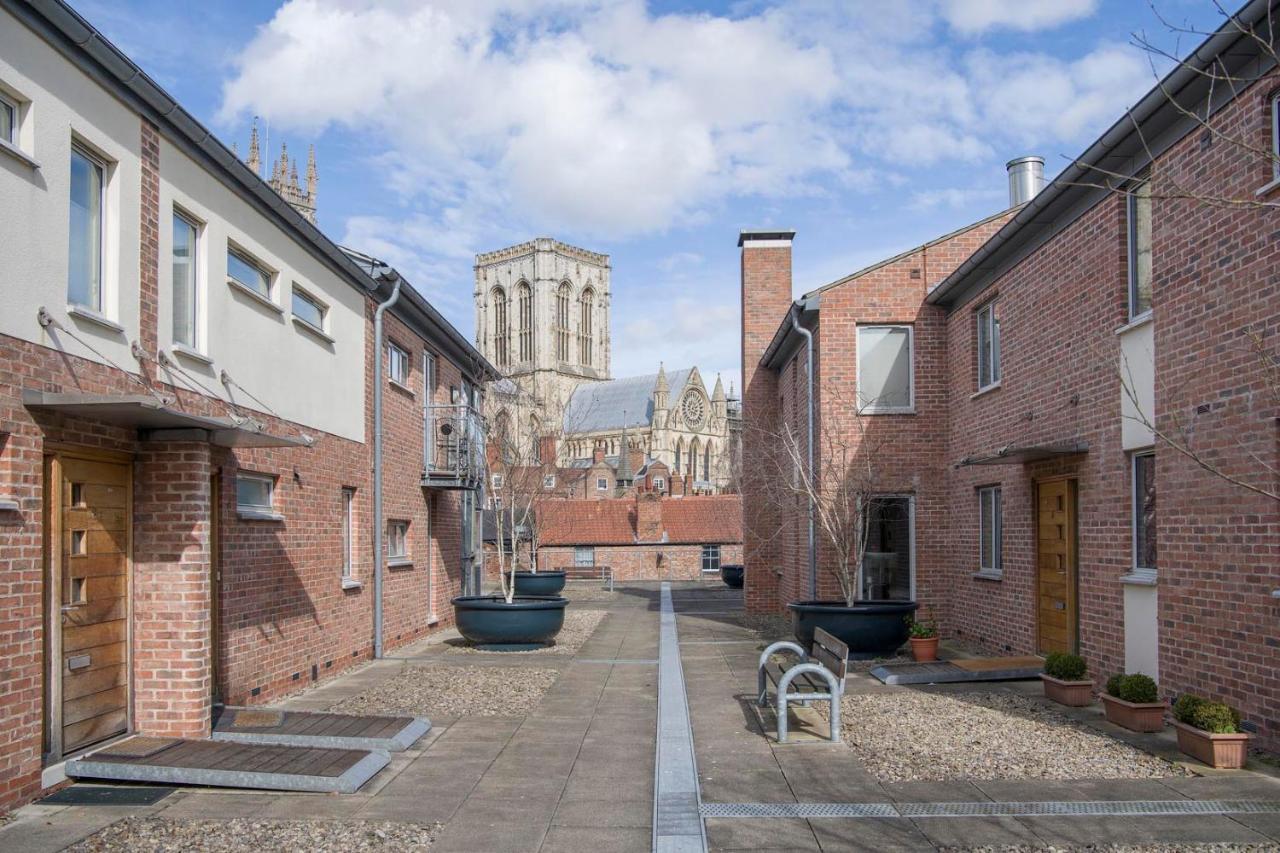 St Helen'S House With Minster Views Apartment York Bagian luar foto