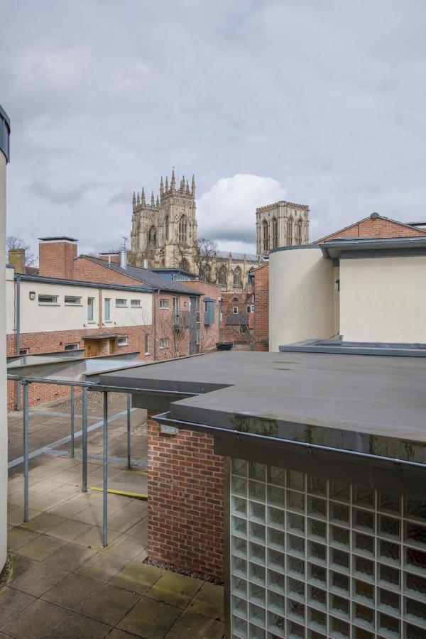 St Helen'S House With Minster Views Apartment York Bagian luar foto