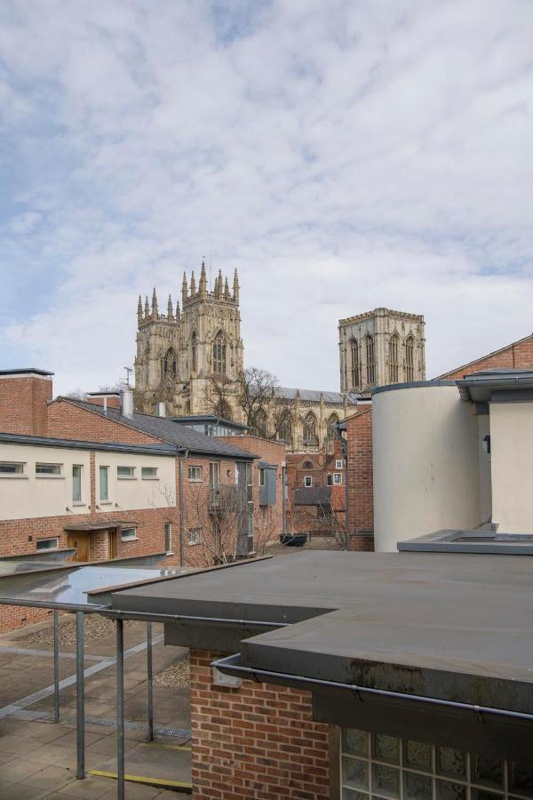 St Helen'S House With Minster Views Apartment York Bagian luar foto