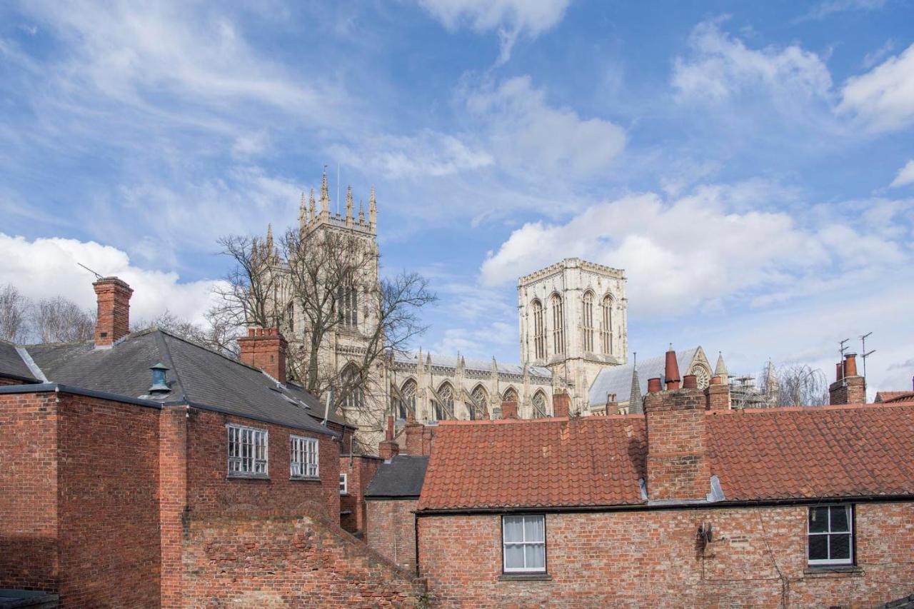 St Helen'S House With Minster Views Apartment York Bagian luar foto