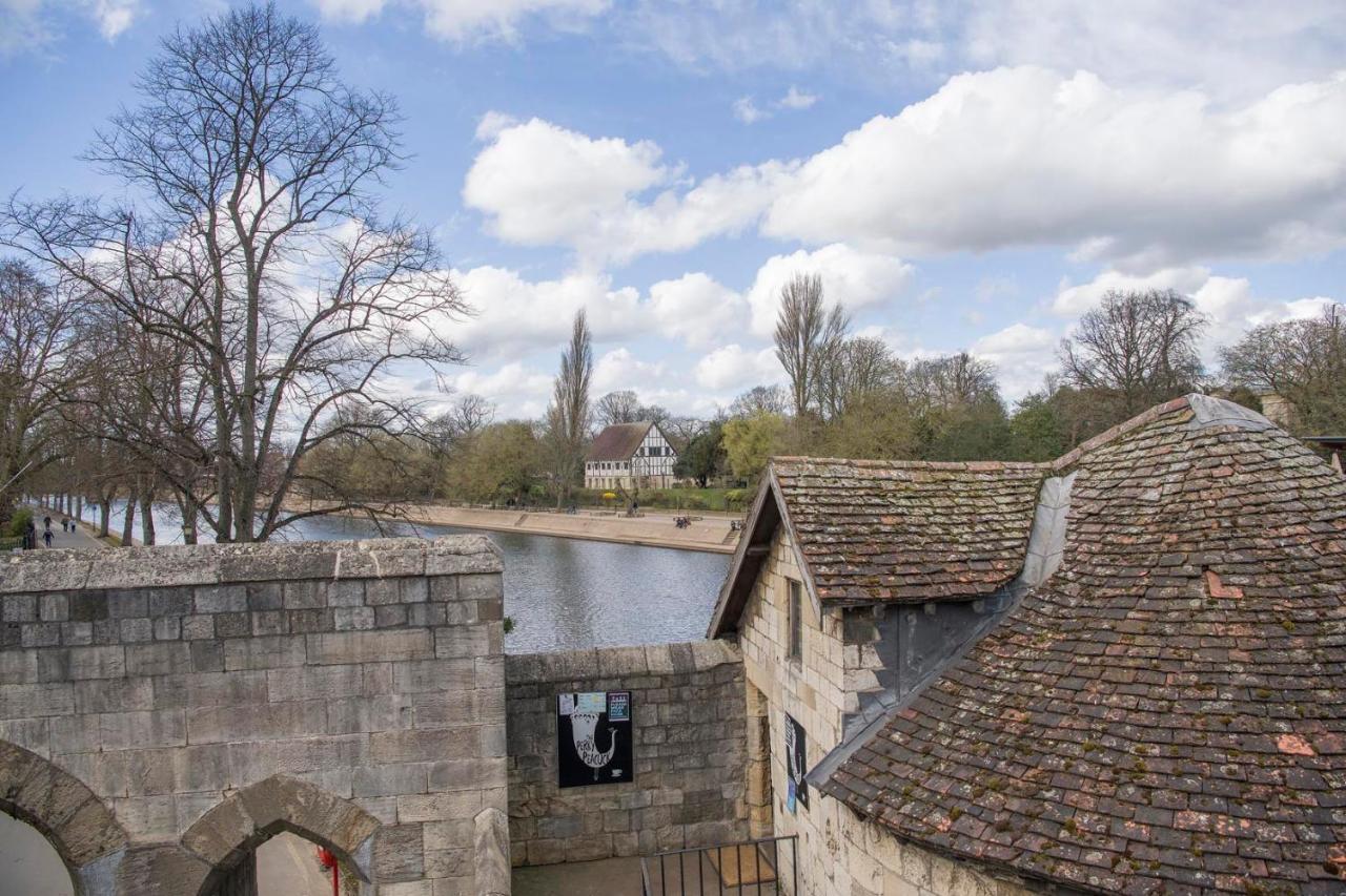 St Helen'S House With Minster Views Apartment York Bagian luar foto